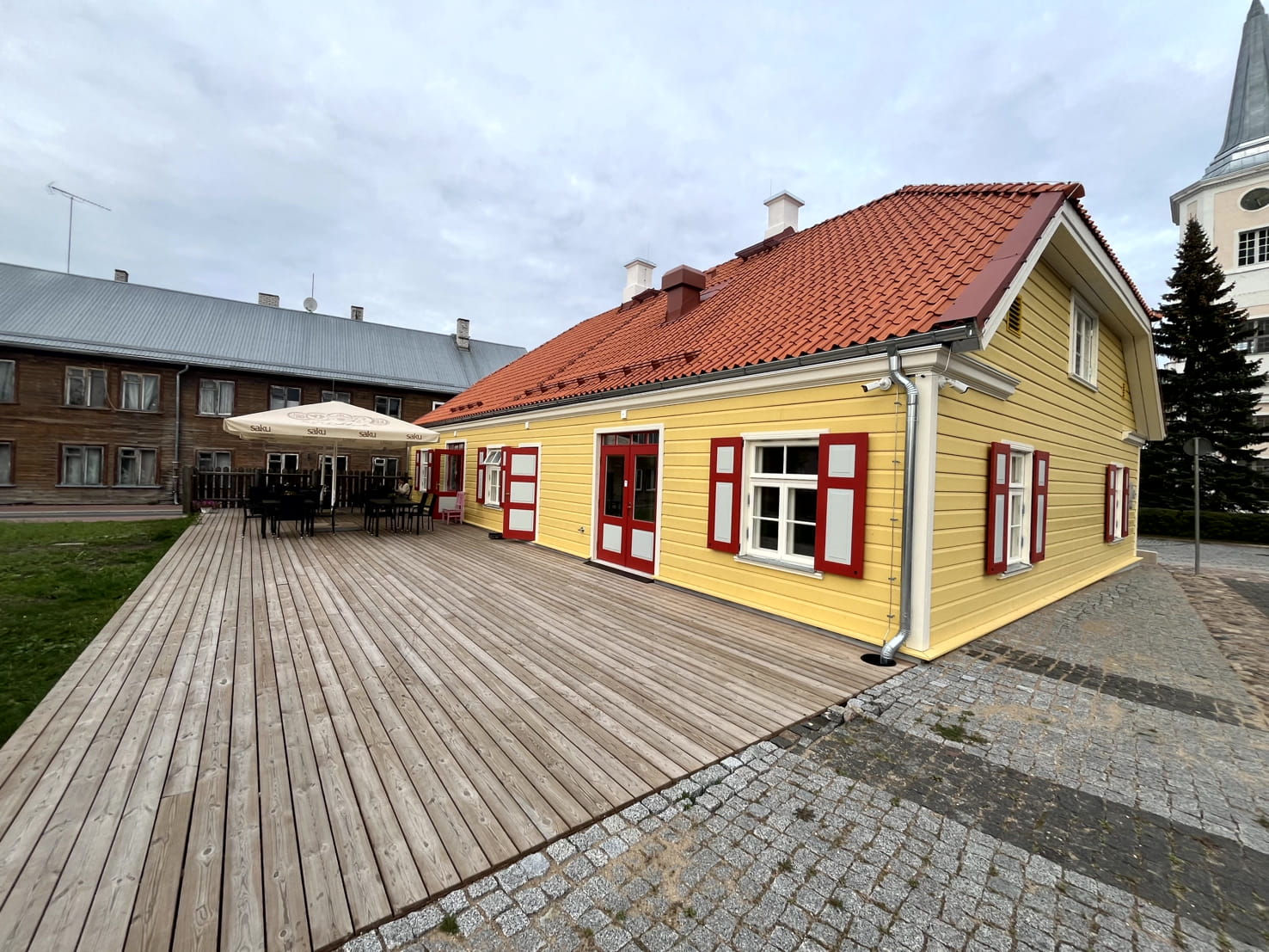 Terrass maja taga